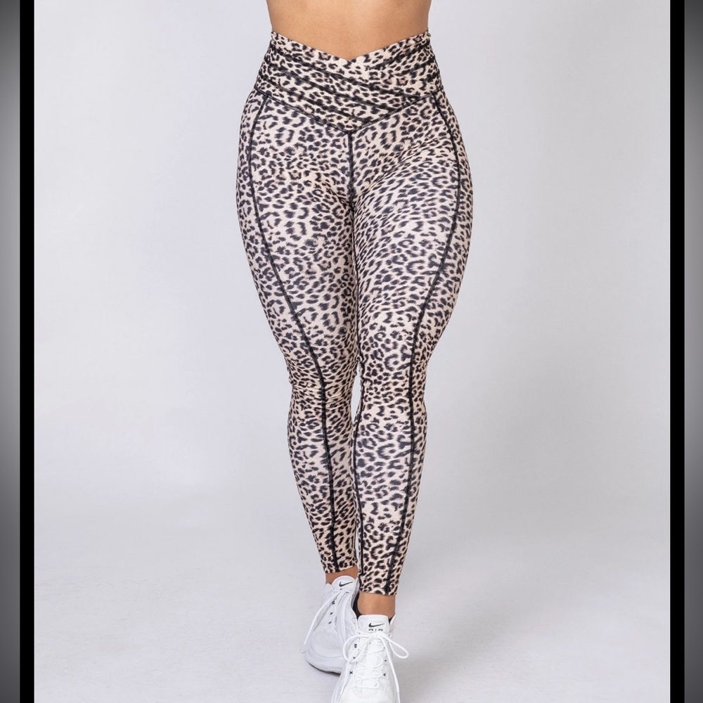 Muscle Nation Women’s Size XL Full Length V Wrap Leggings Yellow Leopard